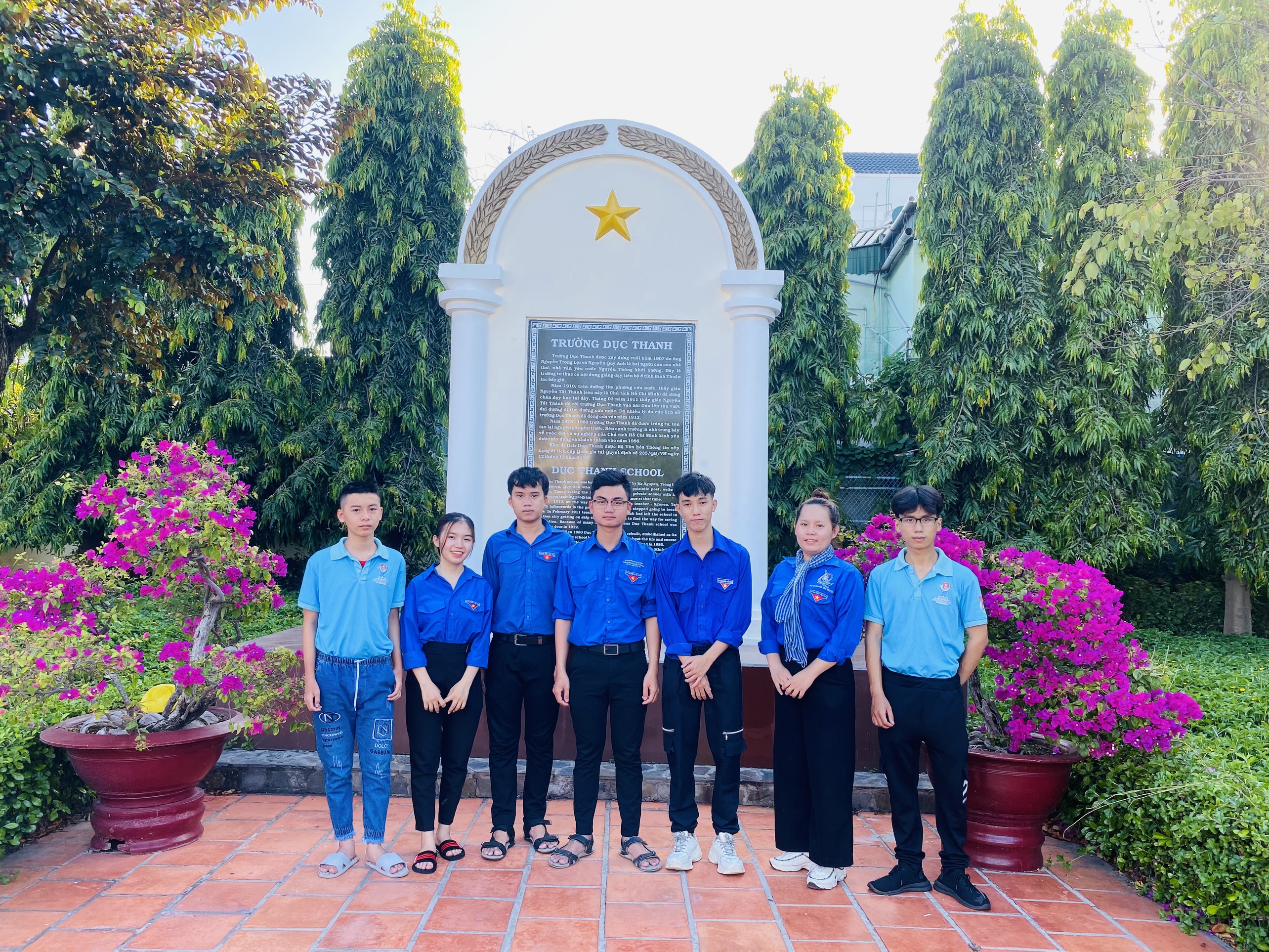 Đoàn Thanh niên Khoa KTXD tham quan trường Dục Thanh - TP. Phan Thiết - Tỉnh Bình Thuận